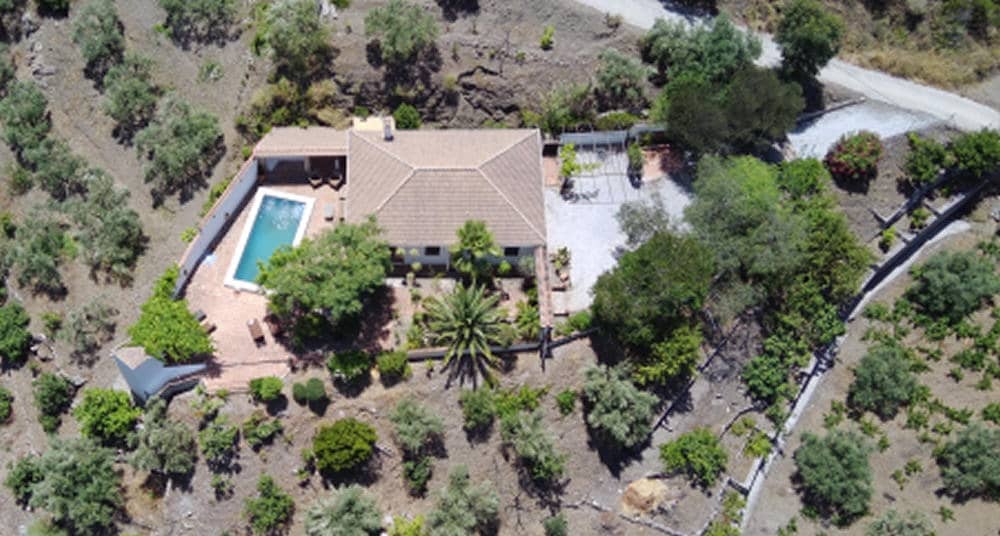 3 slaapkamer Villa te koop in Canillas de Albaida met zwembad - € 385.000 (Ref: 9117902)