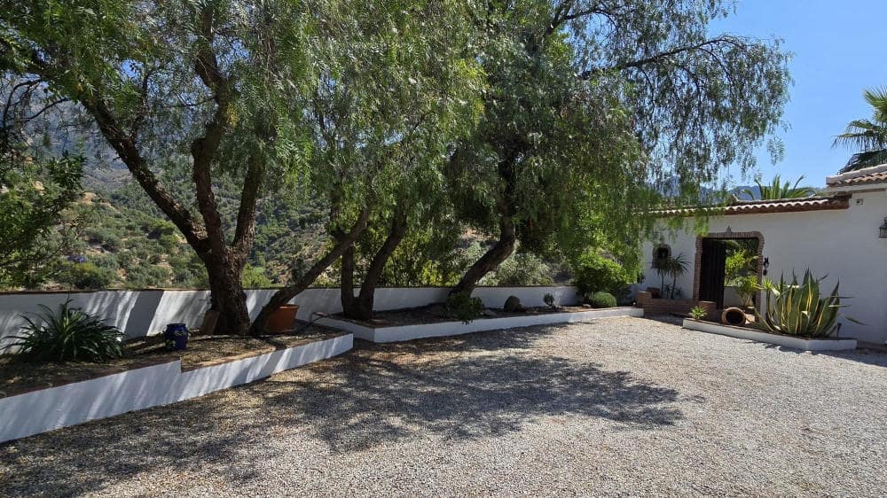 3 slaapkamer Villa te koop in Canillas de Albaida met zwembad - € 385.000 (Ref: 9117902)