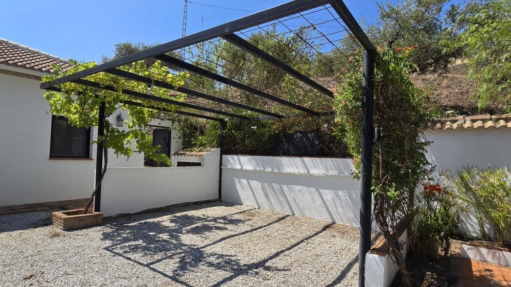 3 slaapkamer Villa te koop in Canillas de Albaida met zwembad - € 385.000 (Ref: 9117902)