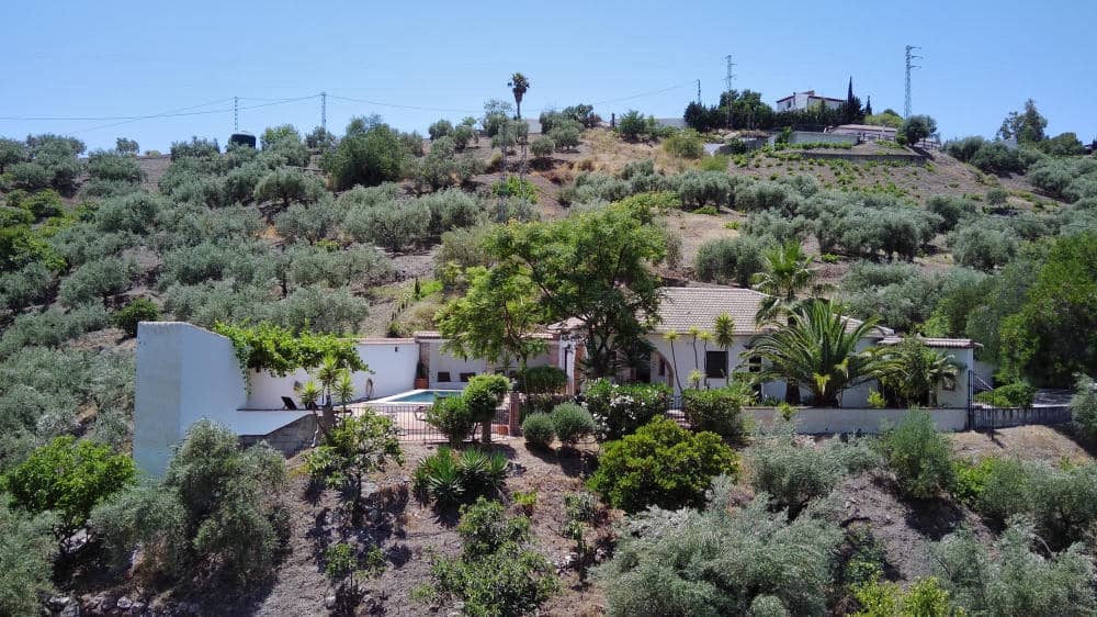 3 slaapkamer Villa te koop in Canillas de Albaida met zwembad - € 385.000 (Ref: 9117902)