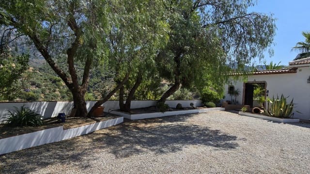 3 slaapkamer Villa te koop in Canillas de Albaida met zwembad - € 385.000 (Ref: 9117902)