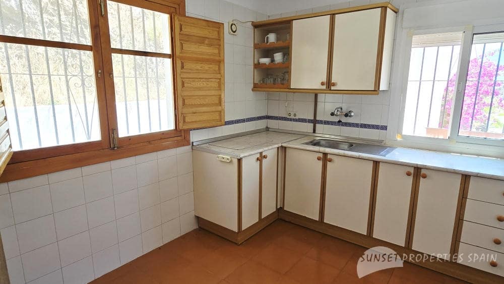 5 bedroom Villa for sale in Competa with pool - € 575,000 (Ref: 9135085)