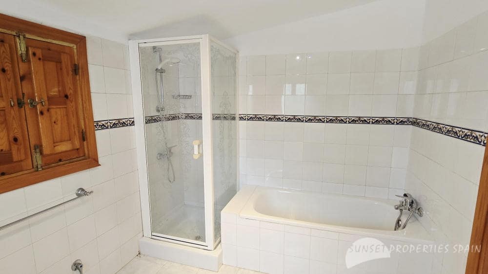 5 bedroom Villa for sale in Competa with pool - € 575,000 (Ref: 9135085)