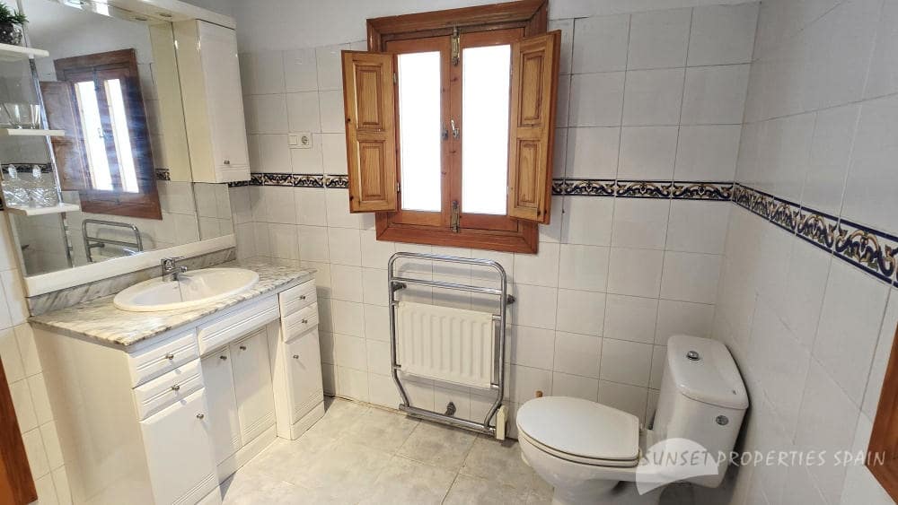 5 bedroom Villa for sale in Competa with pool - € 575,000 (Ref: 9135085)