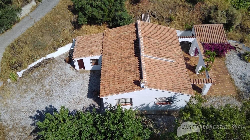 5 bedroom Villa for sale in Competa with pool - € 575,000 (Ref: 9135085)