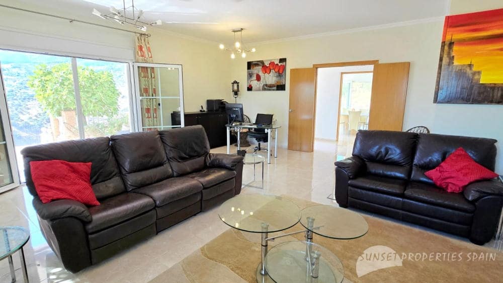 5 bedroom Villa for sale in Competa with pool - € 575,000 (Ref: 9135085)