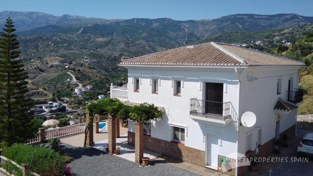 5 bedroom Villa for sale in Competa with pool - € 575,000 (Ref: 9135085)