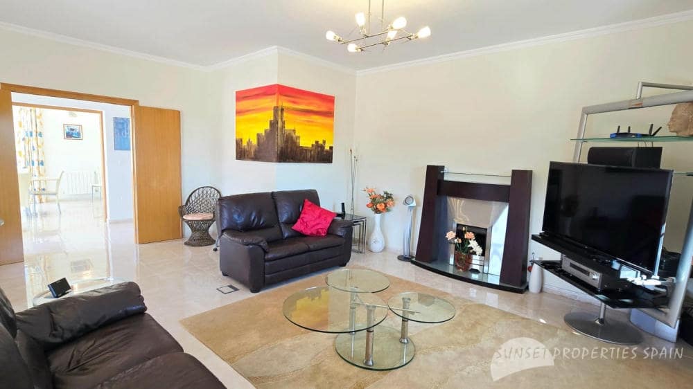 5 bedroom Villa for sale in Competa with pool - € 575,000 (Ref: 9135085)