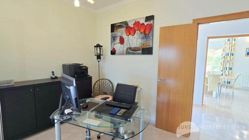 5 bedroom Villa for sale in Competa with pool - € 575,000 (Ref: 9135085)