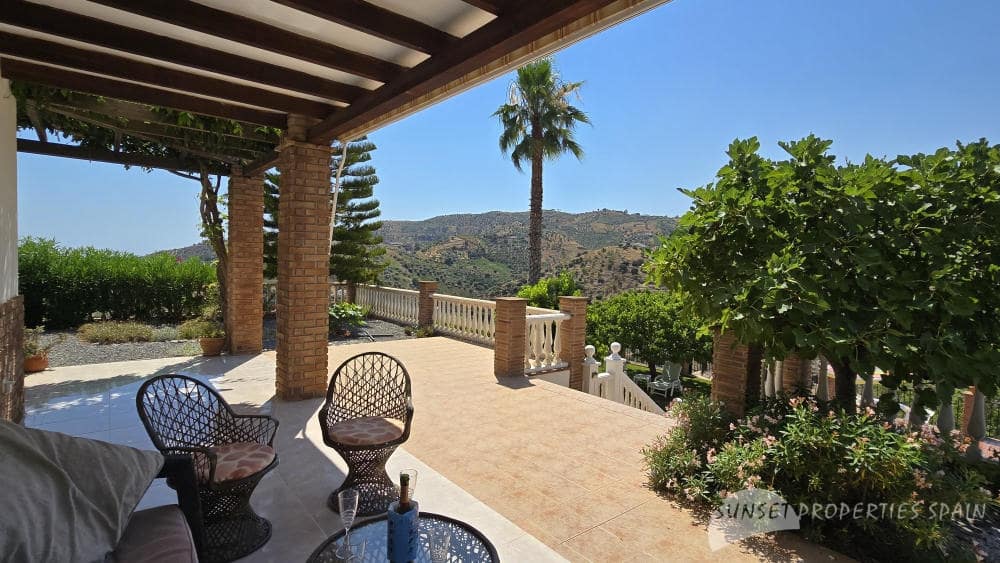 5 bedroom Villa for sale in Competa with pool - € 575,000 (Ref: 9135085)