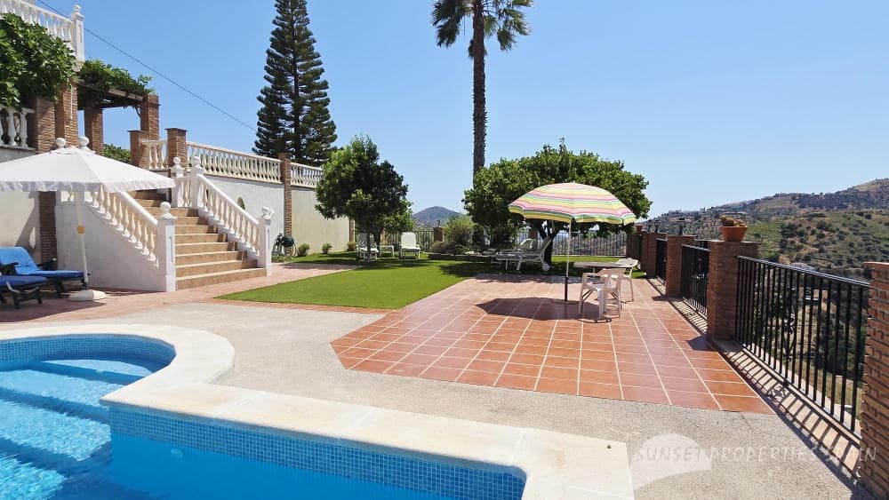 5 bedroom Villa for sale in Competa with pool - € 575,000 (Ref: 9135085)