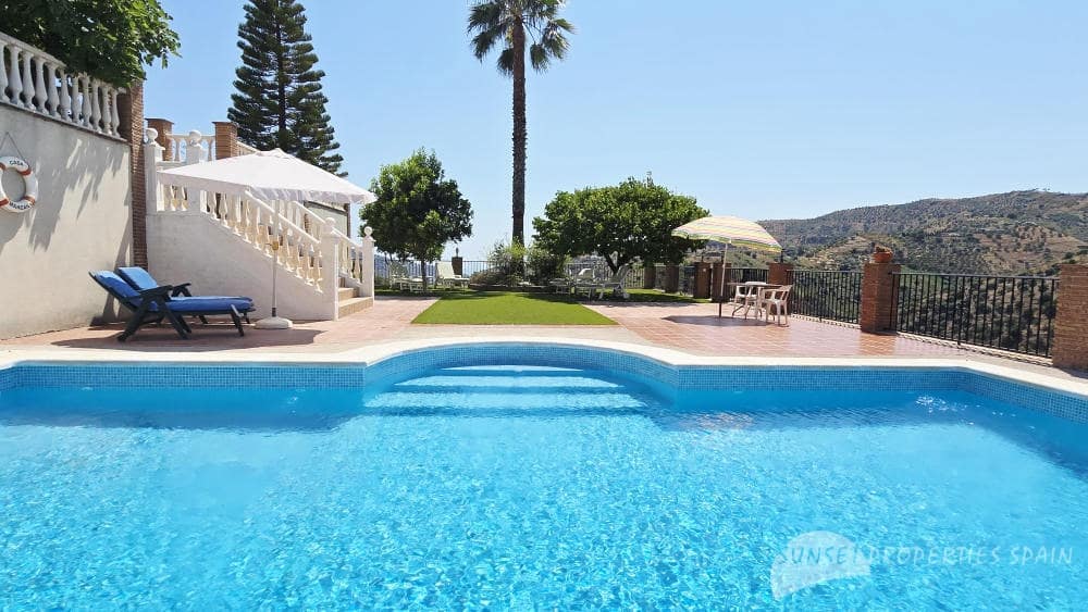 5 bedroom Villa for sale in Competa with pool - € 575,000 (Ref: 9135085)