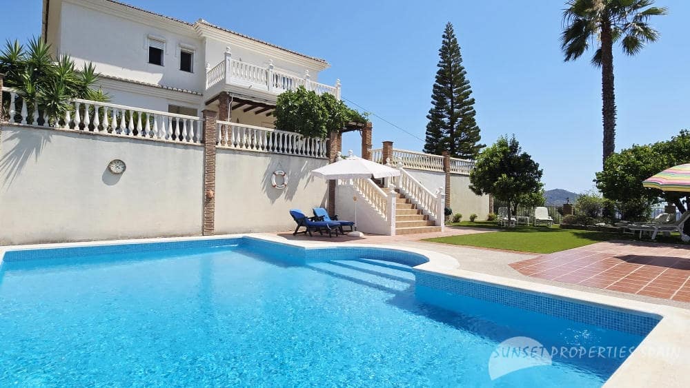 5 bedroom Villa for sale in Competa with pool - € 575,000 (Ref: 9135085)