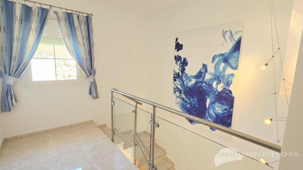 5 bedroom Villa for sale in Competa with pool - € 575,000 (Ref: 9135085)