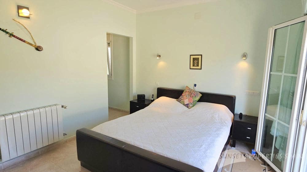 5 bedroom Villa for sale in Competa with pool - € 575,000 (Ref: 9135085)