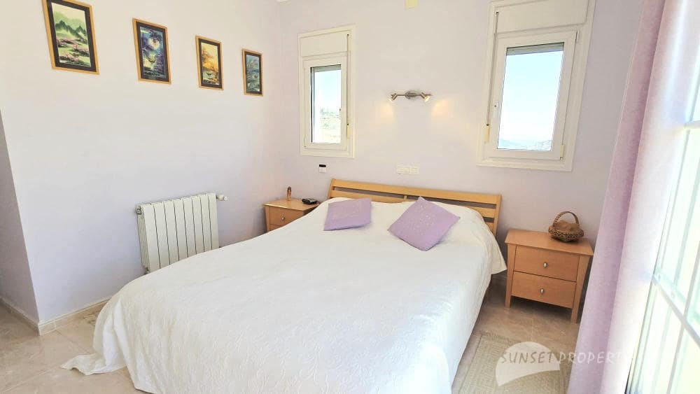 5 bedroom Villa for sale in Competa with pool - € 575,000 (Ref: 9135085)