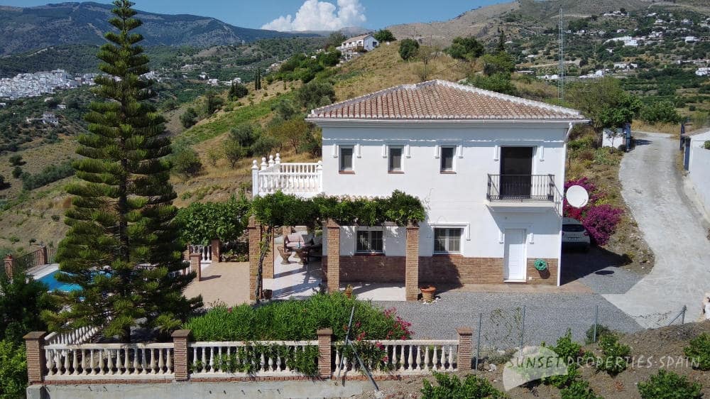 5 bedroom Villa for sale in Competa with pool - € 575,000 (Ref: 9135085)