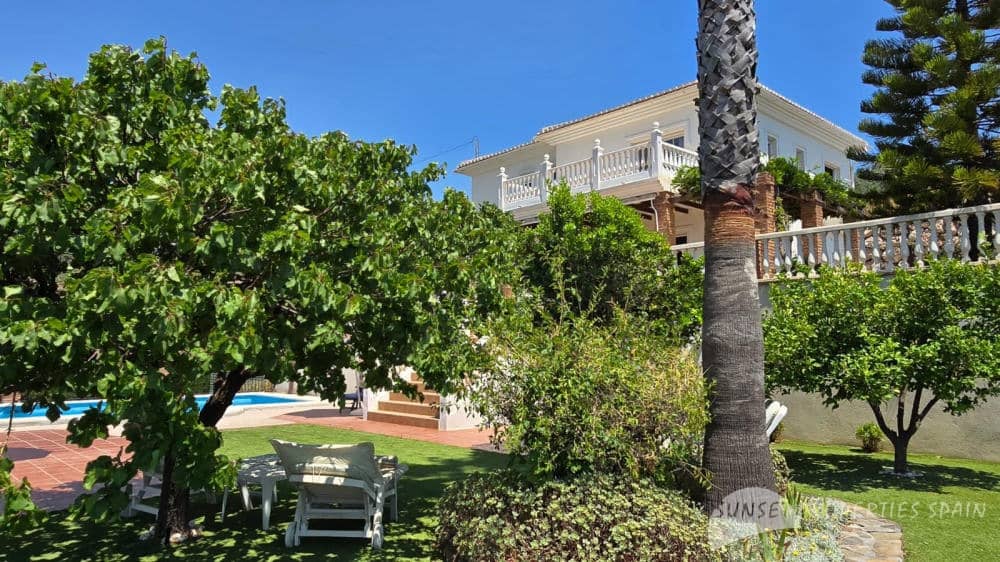 5 bedroom Villa for sale in Competa with pool - € 575,000 (Ref: 9135085)