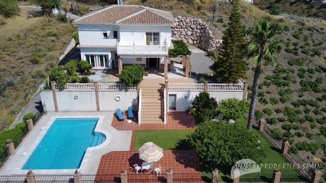 5 bedroom Villa for sale in Cómpeta with pool - € 575,000 (Ref: 9135085)