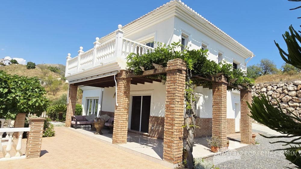 5 bedroom Villa for sale in Competa with pool - € 575,000 (Ref: 9135085)