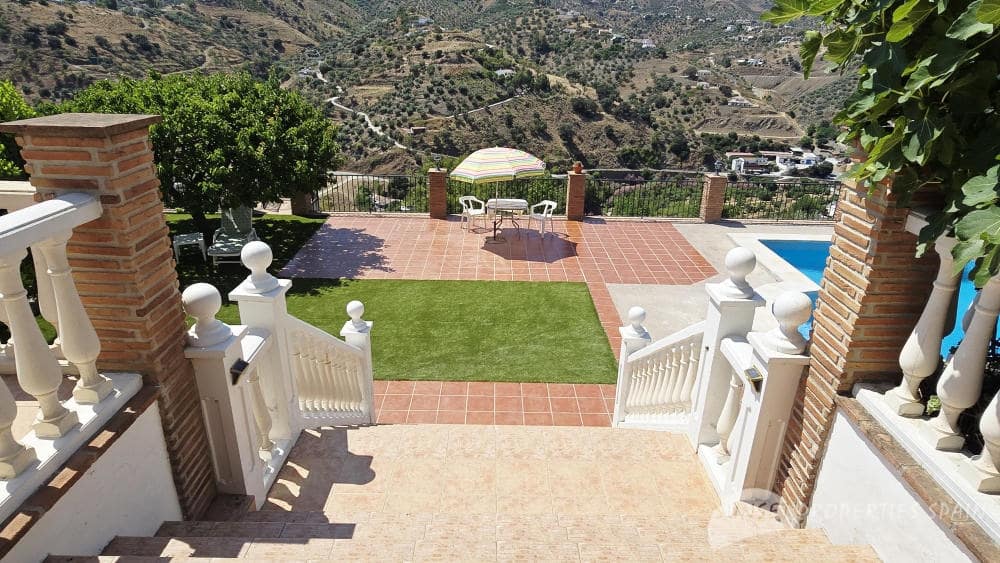 5 bedroom Villa for sale in Competa with pool - € 575,000 (Ref: 9135085)