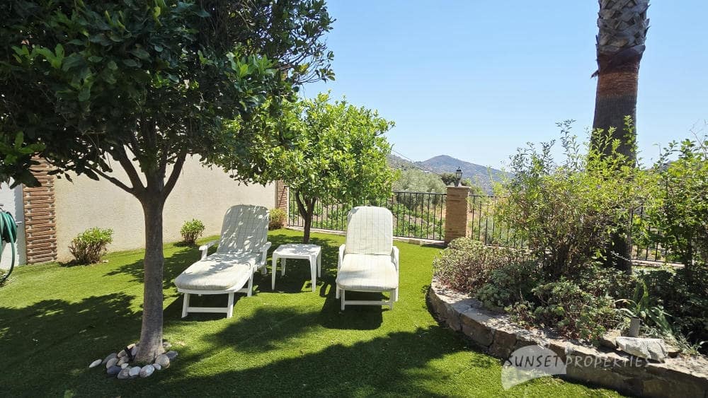 5 bedroom Villa for sale in Competa with pool - € 575,000 (Ref: 9135085)