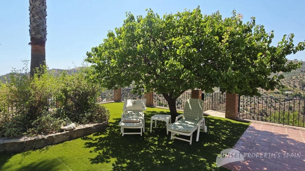 5 bedroom Villa for sale in Competa with pool - € 575,000 (Ref: 9135085)