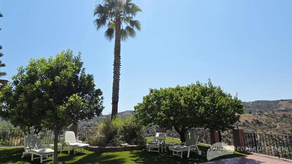 5 bedroom Villa for sale in Competa with pool - € 575,000 (Ref: 9135085)