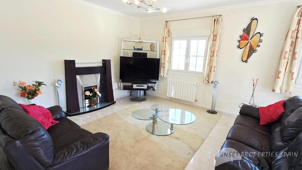 5 bedroom Villa for sale in Competa with pool - € 575,000 (Ref: 9135085)