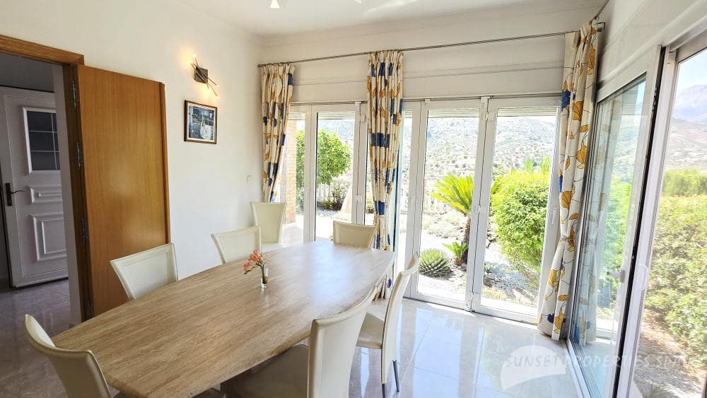 5 bedroom Villa for sale in Competa with pool - € 575,000 (Ref: 9135085)