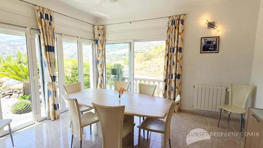 5 bedroom Villa for sale in Competa with pool - € 575,000 (Ref: 9135085)