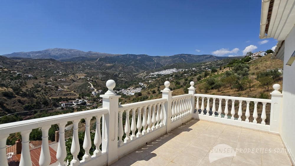 5 bedroom Villa for sale in Competa with pool - € 575,000 (Ref: 9135085)