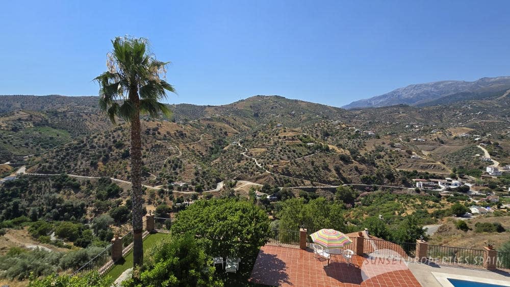 5 bedroom Villa for sale in Competa with pool - € 575,000 (Ref: 9135085)