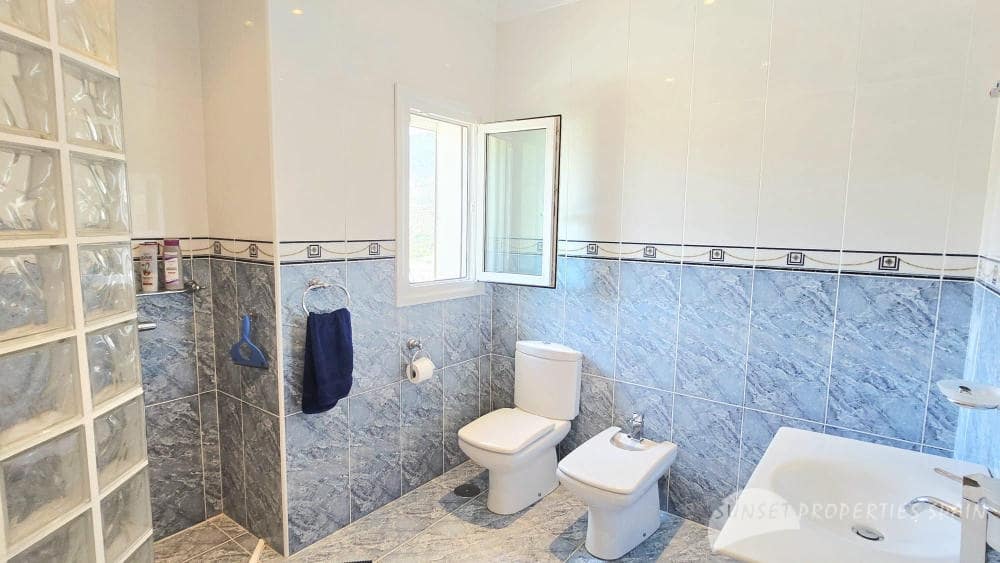 5 bedroom Villa for sale in Competa with pool - € 575,000 (Ref: 9135085)