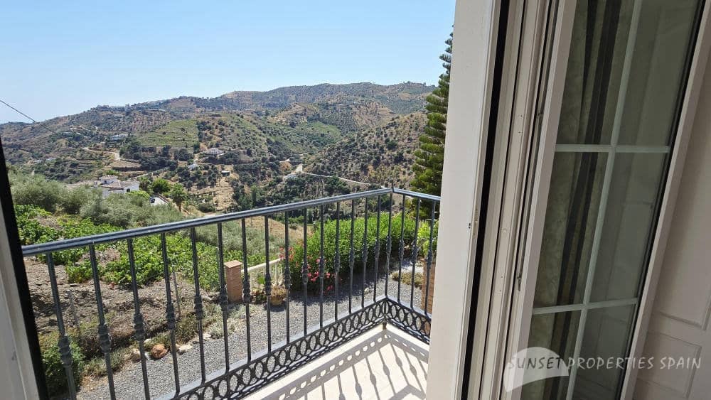 5 bedroom Villa for sale in Competa with pool - € 575,000 (Ref: 9135085)