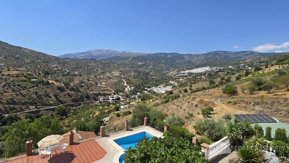 5 bedroom Villa for sale in Competa with pool - € 575,000 (Ref: 9135085)