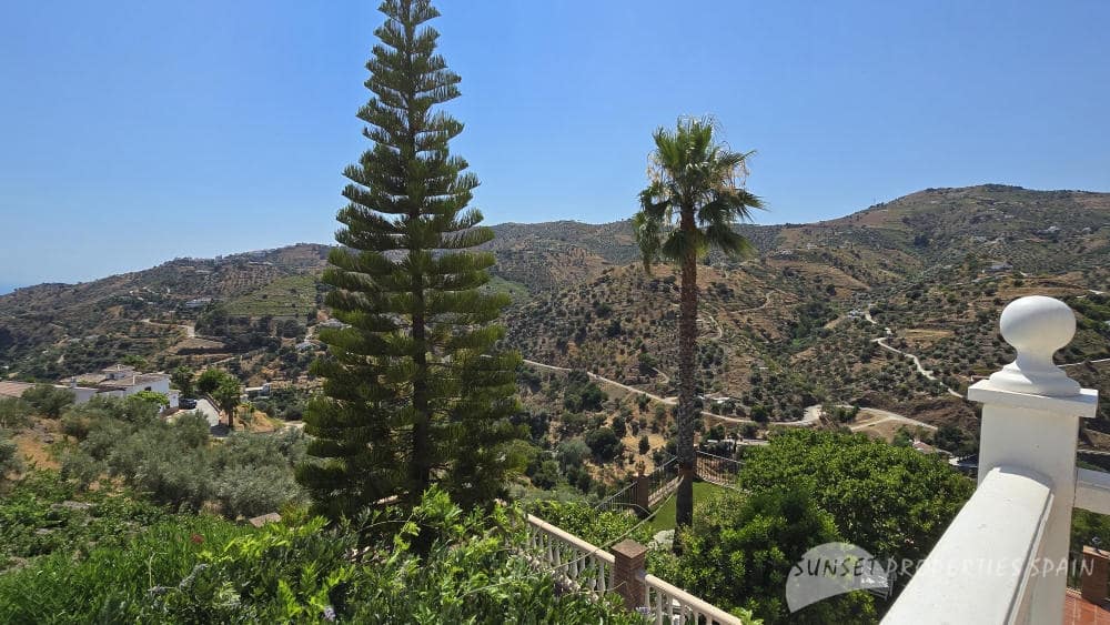 5 bedroom Villa for sale in Competa with pool - € 575,000 (Ref: 9135085)