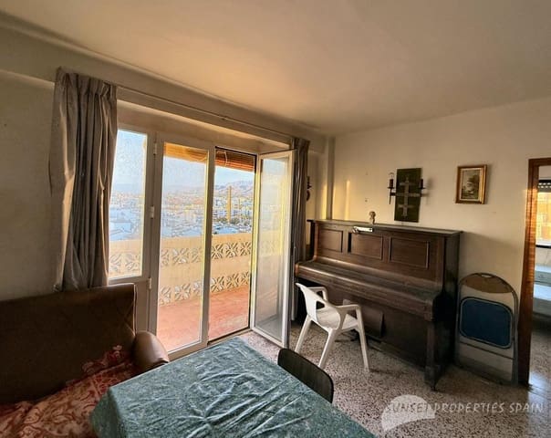 3 bedroom Apartment for sale in Torre del Mar, Vélez-Málaga - € 240,000 (Ref: 9426575)