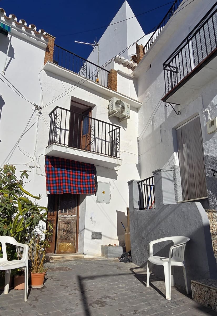 3 bedroom Townhouse for sale in Canillas de Albaida - € 145,000 (Ref: 9506217)