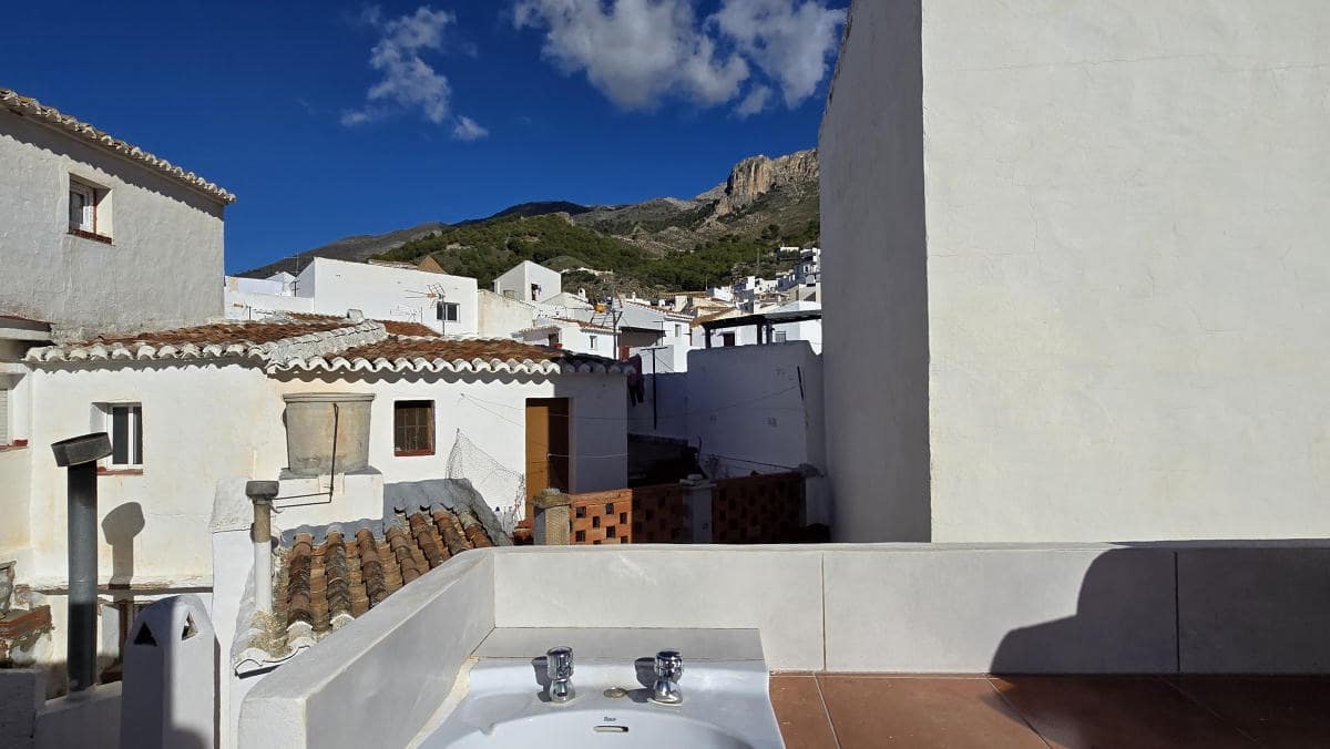 3 bedroom Townhouse for sale in Canillas de Aceituno - € 145,000 (Ref: 9506221)