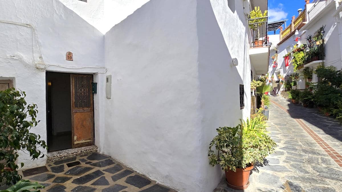 3 bedroom Townhouse for sale in Canillas de Aceituno - € 145,000 (Ref: 9506221)