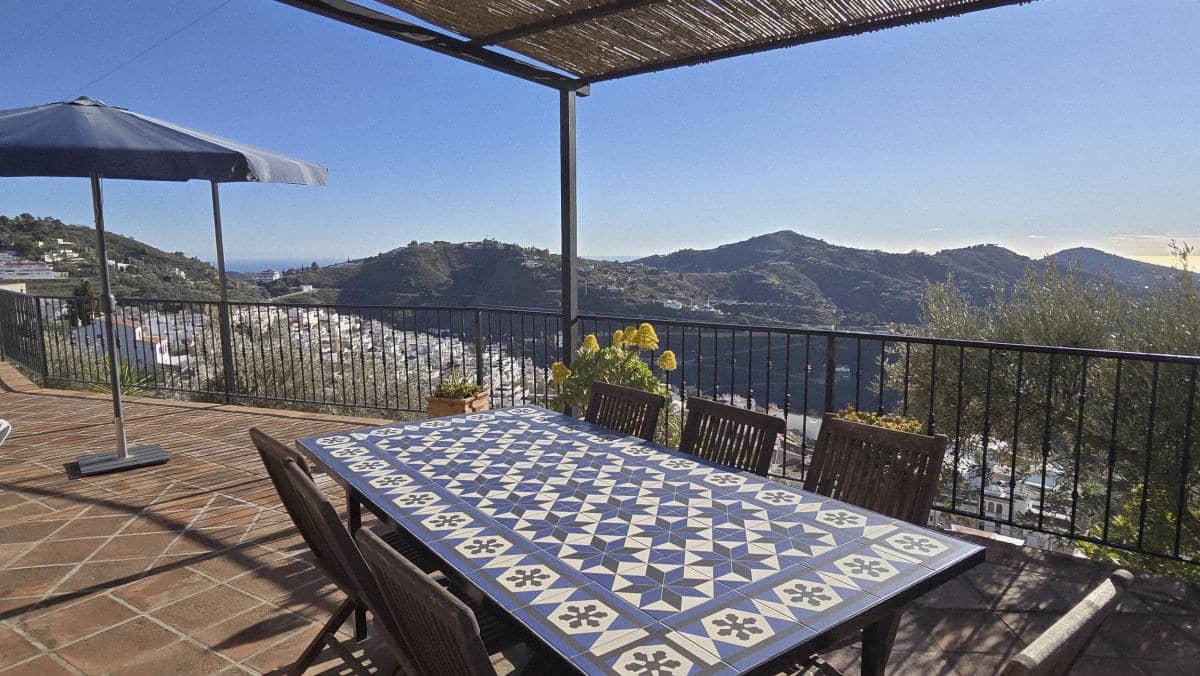 5 bedroom Villa for sale in Competa with pool garage - € 575,000 (Ref: 9506319)