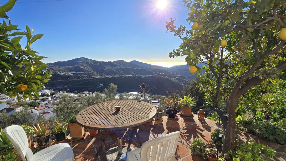 5 bedroom Villa for sale in Competa with pool garage - € 575,000 (Ref: 9506319)