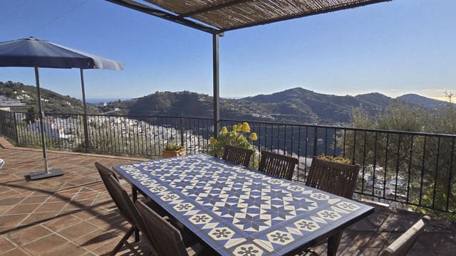 5 bedroom Villa for sale in Cómpeta with pool garage - € 575,000 (Ref: 9506319)