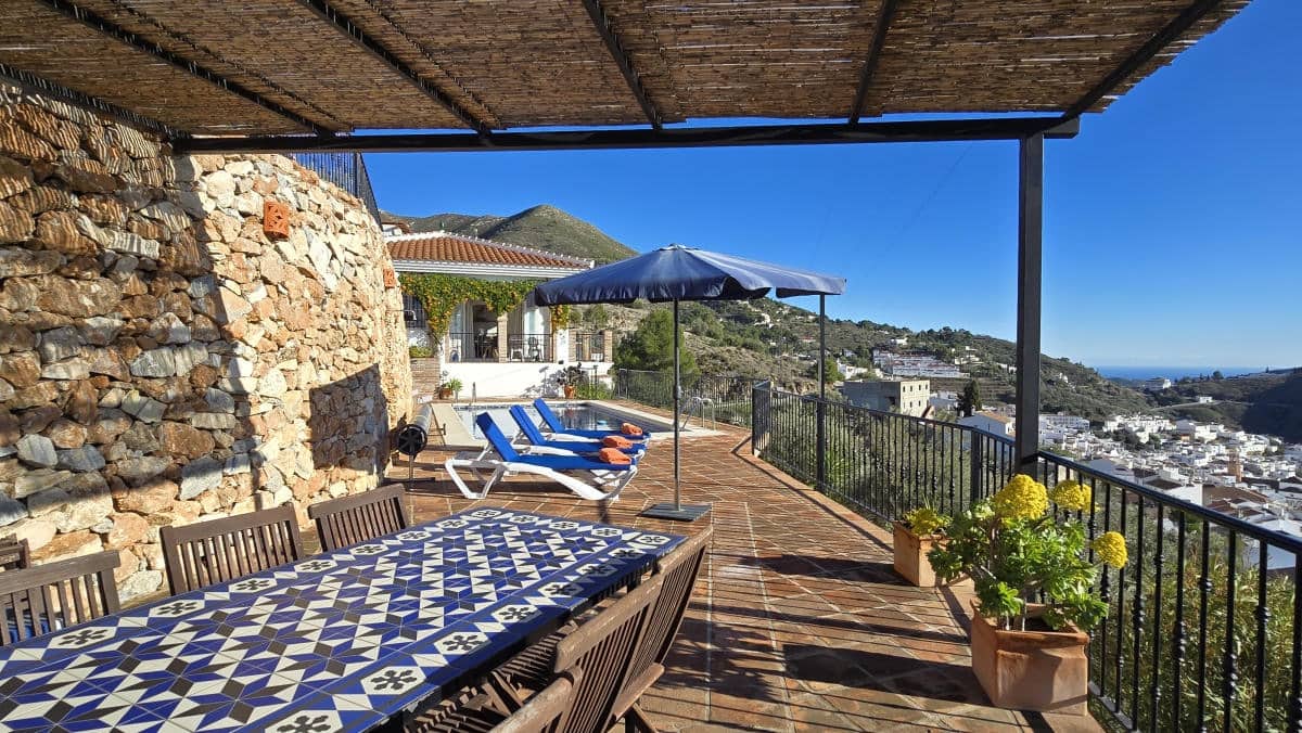 5 bedroom Villa for sale in Competa with pool garage - € 575,000 (Ref: 9506319)