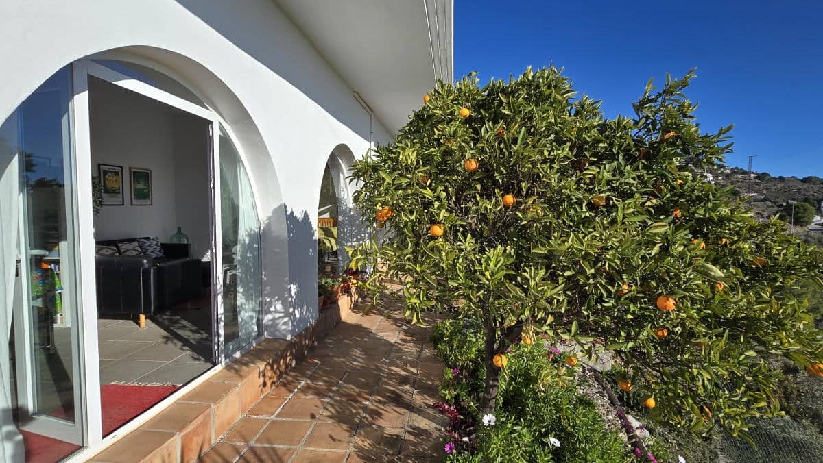 5 bedroom Villa for sale in Competa with pool garage - € 575,000 (Ref: 9506319)