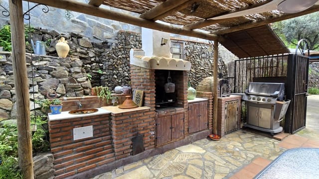 4 bedroom Finca/Country House for sale in Cómpeta with pool garage - € 475,000 (Ref: 9759539)