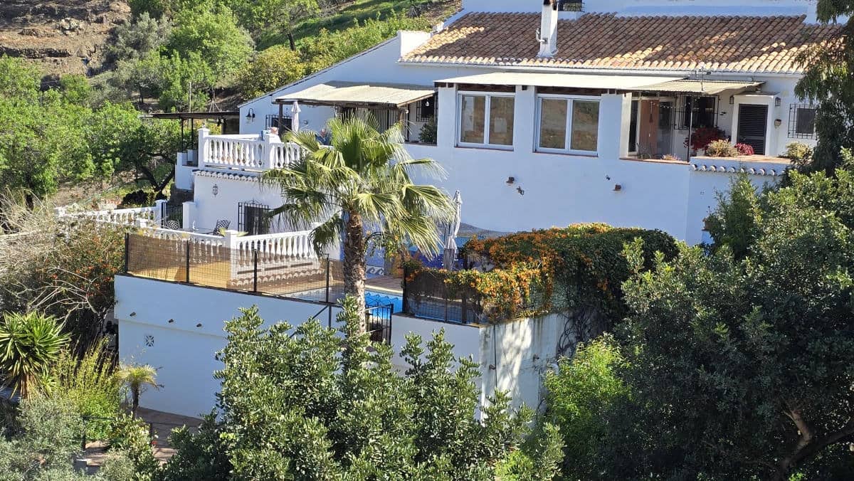 4 bedroom Finca/Country House for sale in Competa with pool garage - € 475,000 (Ref: 9759539)
