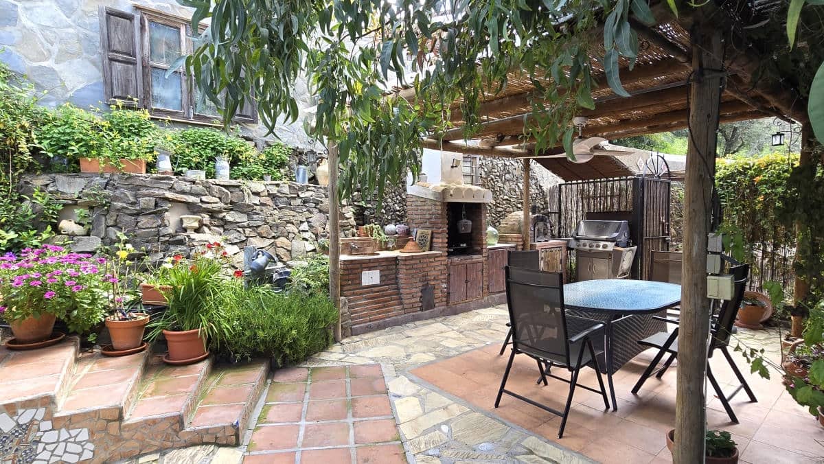 4 bedroom Finca/Country House for sale in Competa with pool garage - € 475,000 (Ref: 9759539)