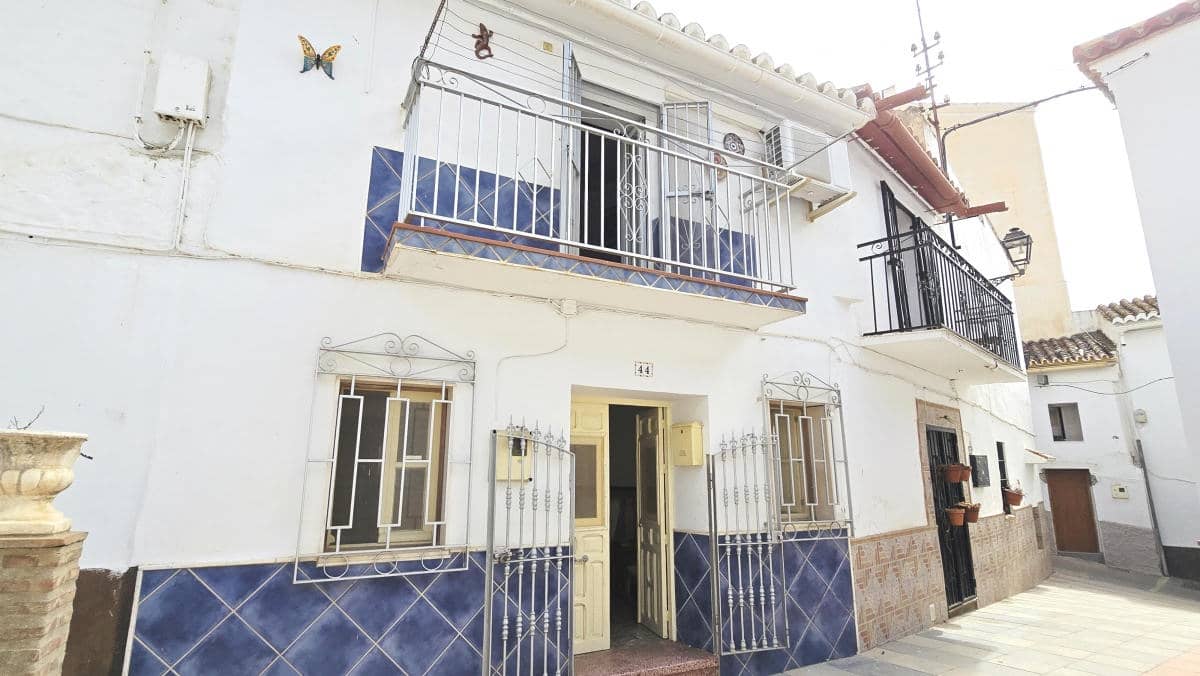 2 makuuhuone Omakotitalo myytävänä paikassa Benamargosa - 95 950 € (Ref: 9964284)